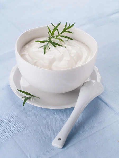 Sour cream in a bowl — Stock Photo, Image