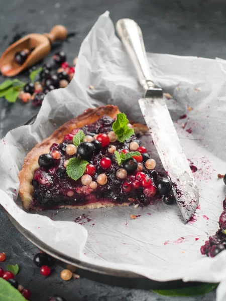 Slice of fresh berries tart — Stock Photo, Image