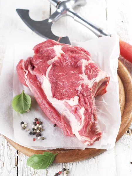 Raw fresh meat steak and meat ax — Stock Photo, Image