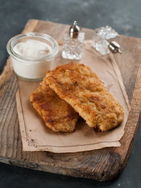 Tavuk veya domuz eti schnitze