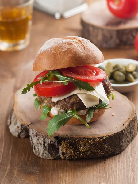Huisgemaakte hamburger — Stockfoto