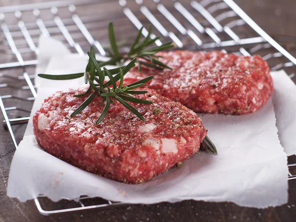 Hambúrguer de carne fresca — Fotografia de Stock