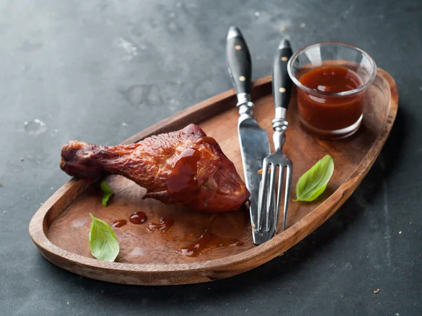 Gebratene Hühnerkeulen — Stockfoto