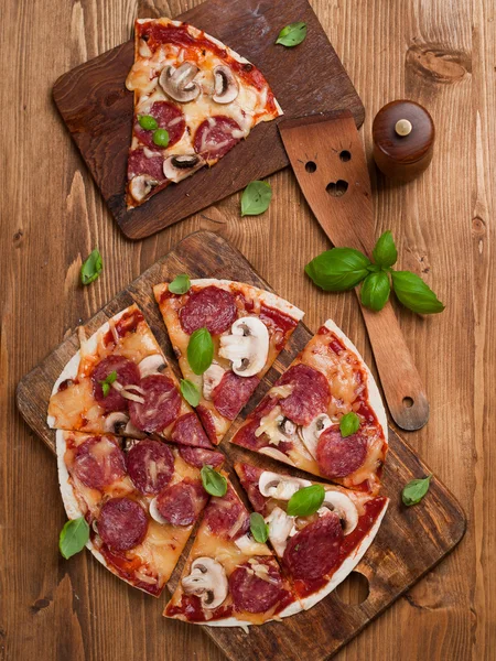 Pizza de pepperoni — Foto de Stock