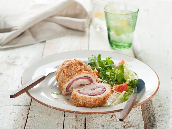 Pechuga de pollo rellena — Foto de Stock