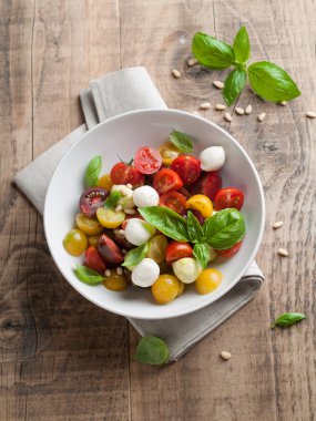 Caprese salatası 