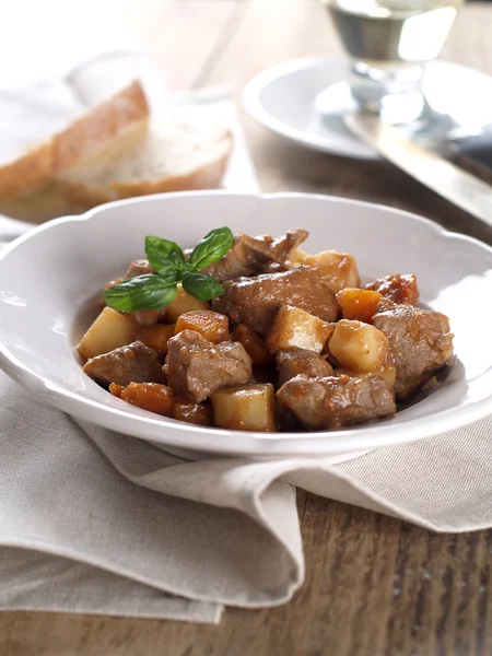 Carne de bovino e produtos hortícolas goulash — Fotografia de Stock