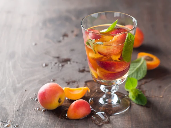 Summer drink with apricot — Stock Photo, Image