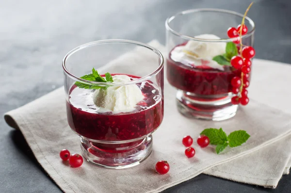 Berry sauce with ice cream — Stock Photo, Image