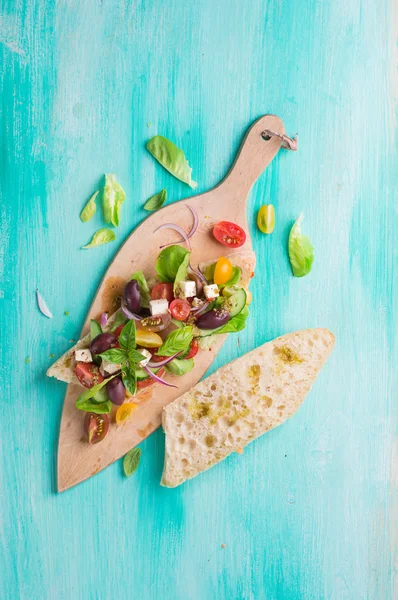 Brood met plantaardige salade — Stockfoto