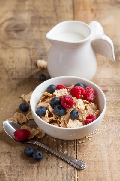 Granola or muesli and fresh berries — Stock Photo, Image