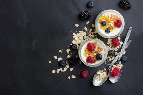 Yoğurt granola veya müsli — Stok fotoğraf