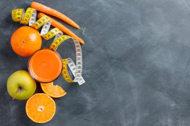 taze sıkılmış meyve suyu