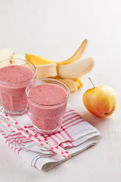 Apple, berry ve muz smoothie (muzlu süt) — Stok fotoğraf