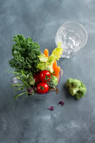 Produtos hortícolas frescos para preparação de smoothie — Fotografia de Stock