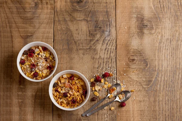 Granola eller müsli med torkade bär — Stockfoto