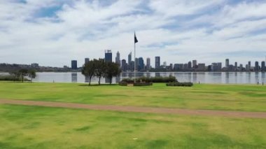 Avustralya 'nın batısındaki Sir James Mitchell Parkı' ndan Perth şehrinin hava görüntüleri.