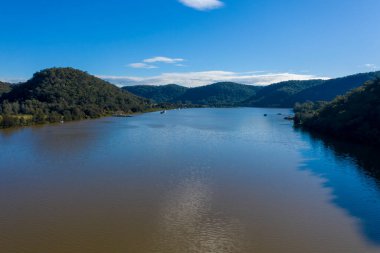 Avustralya 'nın Yeni Güney Galler bölgesindeki Hawkesbury Nehri.