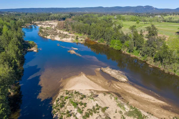 Avustralya 'nın Yeni Güney Galler bölgesindeki tarım arazilerinden geçen Hawkesbury Nehri' nin havadan görünüşü