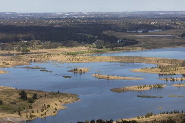 Avustralya 'nın Yeni Güney Galler bölgesindeki Mavi Dağlar' daki Cumberland Ovası ve Nepean Nehri 'nin suları