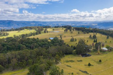 Avustralya 'nın Yeni Güney Galler bölgesindeki Mavi Dağlar' daki Megalong Vadisi 'nin havadan görünüşü