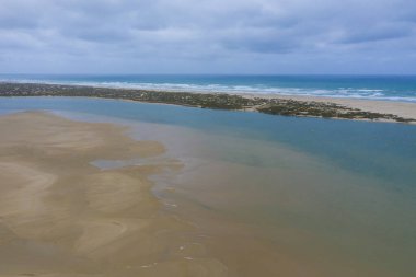 Güney Avustralya 'da Murray Nehri' nin ağzındaki Koorong 'un hava manzarası.