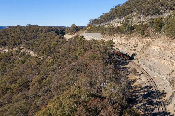 Вид Воздуха Поезд Наследия Проходящий Через Долину Сельской Местности Австралии — стоковое фото