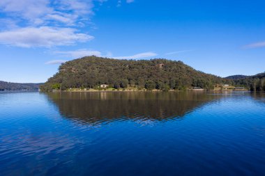 Avustralya 'nın Yeni Güney Galler bölgesindeki Wisemans Feribotu' ndaki Hawkesbury Nehri.