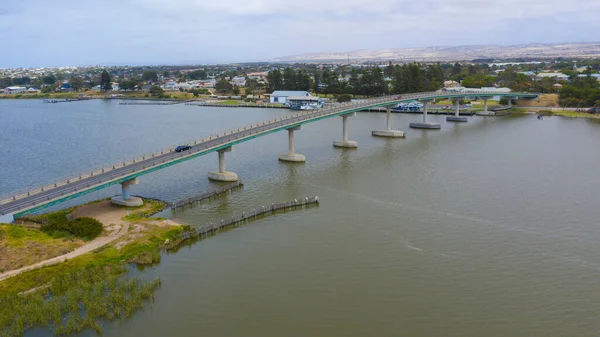 Güney Avustralya 'da Adelaide' in güneyindeki Goolwa Köprüsü.