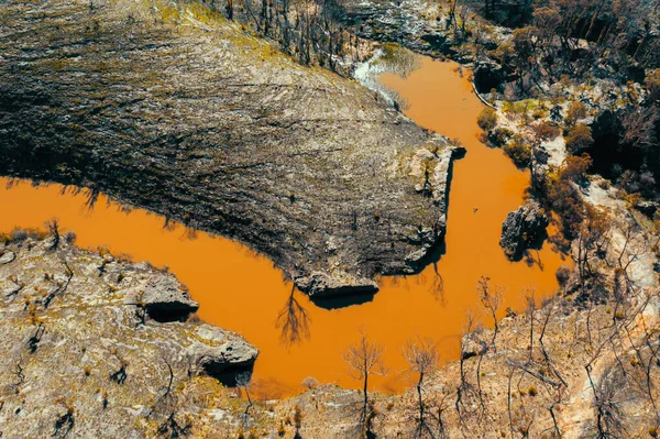 Vista Aérea Reservatório Água Cercado Por Regeneração Florestal Após Incêndios — Fotografia de Stock