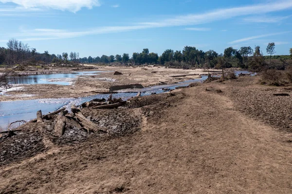 Avustralya 'nın Yeni Güney Galler bölgesindeki Yarramundi Reserve' de yaşanan sel felaketinin ardından Grose Nehri 'nin insansız hava aracı fotoğrafı.