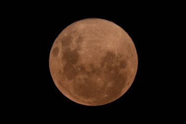 Avustralya 'nın Yeni Güney Galler' indeki Mavi Dağlar 'dan pembe Süper Ay' ın fotoğrafı.