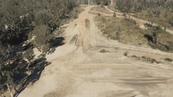 Imagens Aéreas Drones Linhas Telefônicas Longo Uma Estrada Terra Uma — Vídeo de Stock