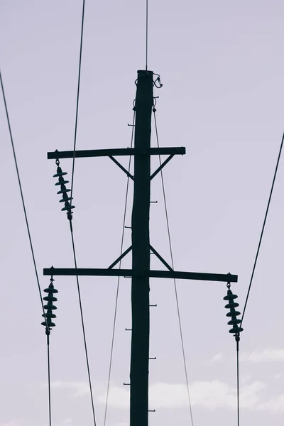 Fotografía Poste Teléfono Madera Cables Contra Cielo Azul —  Fotos de Stock