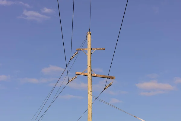 Fotografía Poste Teléfono Madera Cables Contra Cielo Azul —  Fotos de Stock