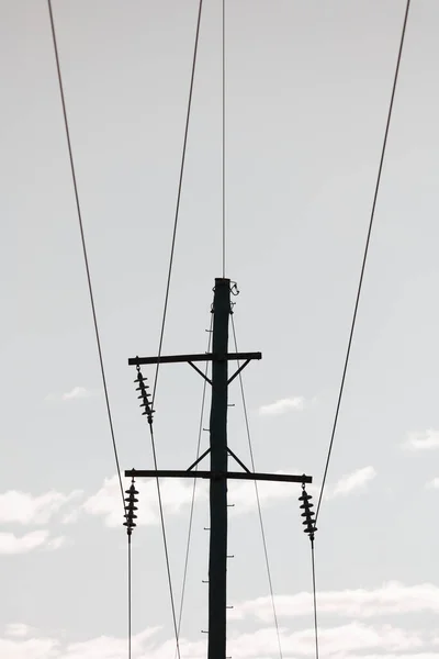 Fotografia Posto Telefônico Madeira Cabos Contra Céu Azul — Fotografia de Stock