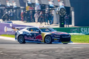 BATHURST, NEW GÜNEY WALES, AUSTRALYA - 12 Ekim 2025: Broc Feeney, Supercars Bathurst 1000 'deki Triple Eight Red Bull Chevrolet Camaro ile Panorama Motor Yarış Pisti' nde.
