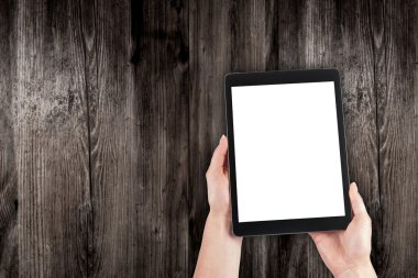 Ellerini tablet eski tablo üzerinde tutun.