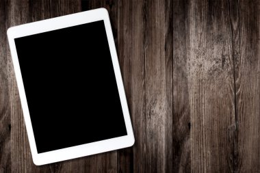 Tablet bilgisayarda eski ahşap masa