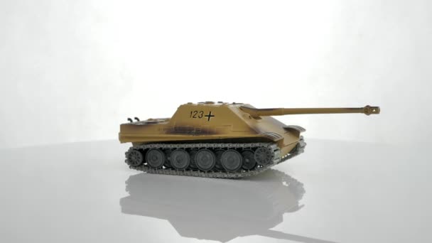 Duitse Tank Type Panter Draait Rond Een Lus Witte Achtergrond — Stockvideo