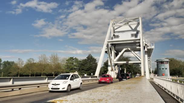 Caen Fransa Mayıs 2021 Caen Deki Pegasus Köprüsü Nden Geçen — Stok video