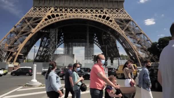 Párizs Franciaország 2021 Május Kilátás Eiffel Torony Alatt Párizsban Turisták — Stock videók