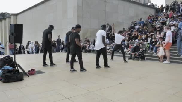 Paris Frankrike Maj 2021 Grupp Ungdomar Dansar Gatan Streetdance För — Stockvideo