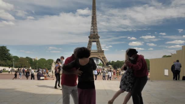 Paris França Maio 2021 Casais Tango Argentinos Dançam Praça Tracadero — Vídeo de Stock