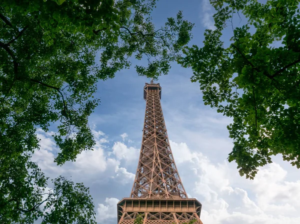 Paris France May 2021 Eiffel Tower Perspective Trees Photo Bottom — Stock Photo, Image