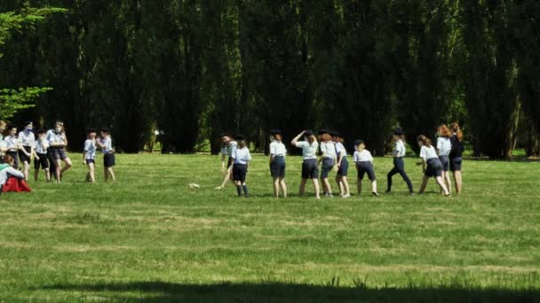 Versal France Mai 2021 Groupe Enfants Uniforme Jouant Sur Herbe — Video