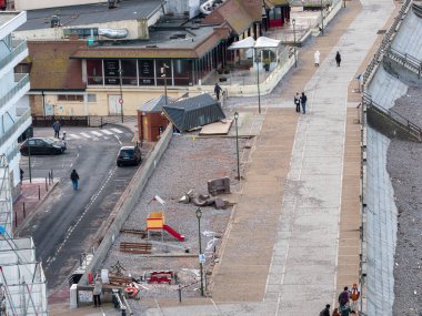 Etretat, Fransa, Normandiya 10 Ocak 2026. Kuzey Fransa, Normandiya 'dan geçen Doretti adlı fırtınadan sonra Etretat' ta fırtınadan sonra denize hasar verildi.