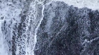 Okyanus dalgalarının güzel manzaralı manzarası