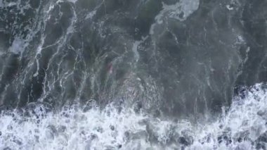 Okyanus dalgalarının güzel manzaralı manzarası