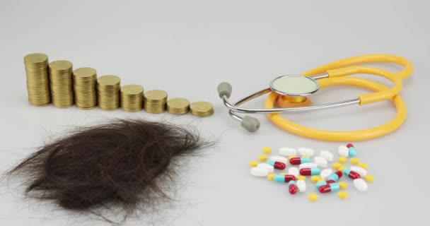 Diminuição das moedas e queda de tempo de perda de cabelo — Vídeo de Stock